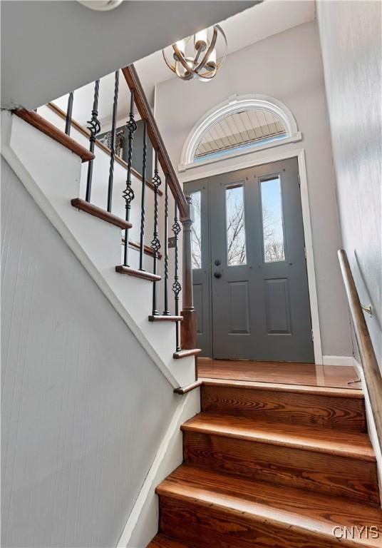 foyer entrance with a notable chandelier