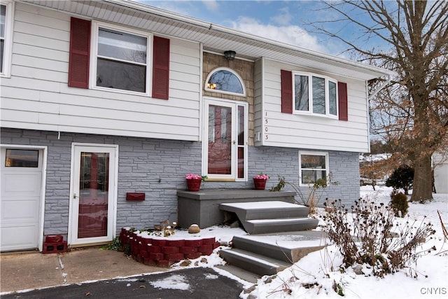 view of front of home featuring a garage