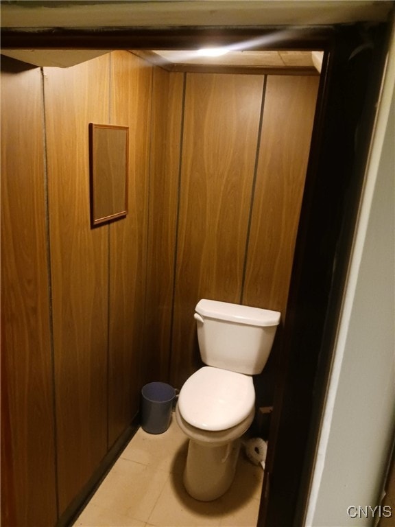 bathroom featuring toilet