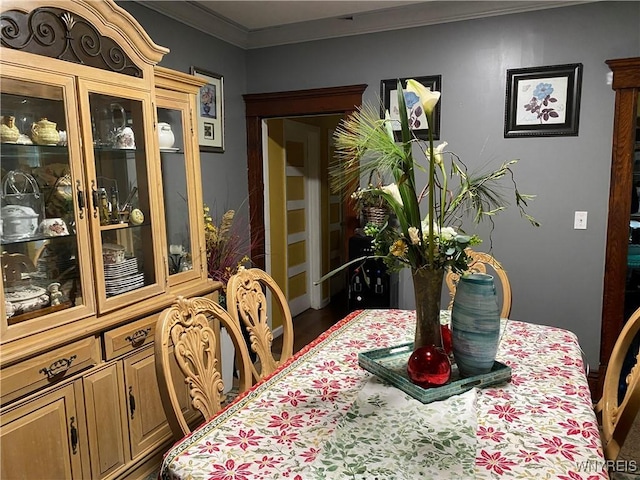 dining space with crown molding