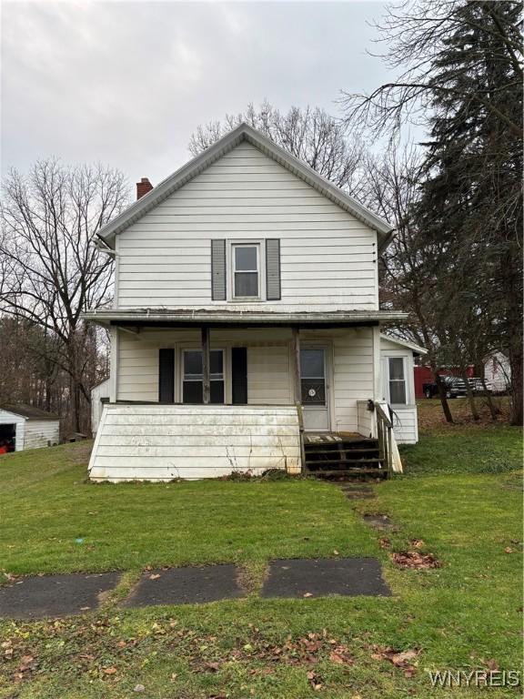 view of front facade with a front lawn and covered porch