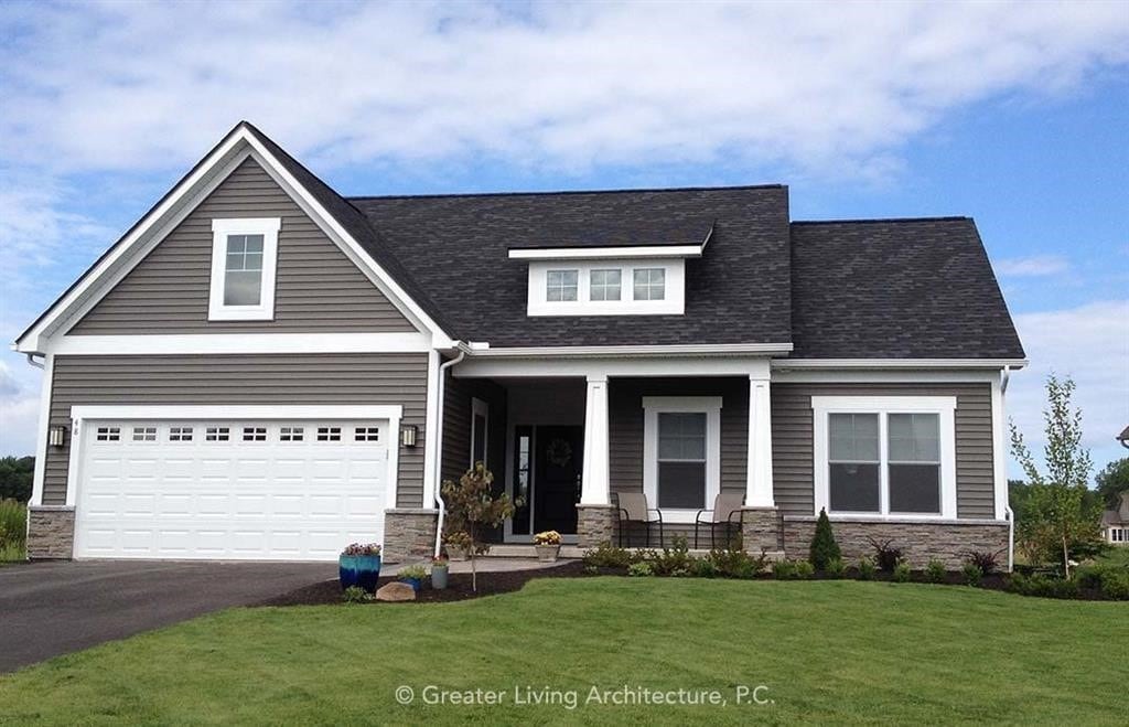 craftsman house featuring a front lawn, covered porch, and a garage