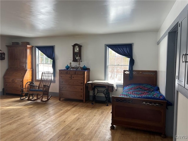 sitting room with light hardwood / wood-style floors