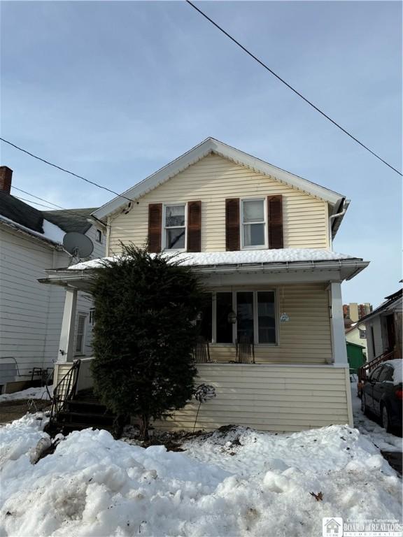 view of front facade featuring covered porch