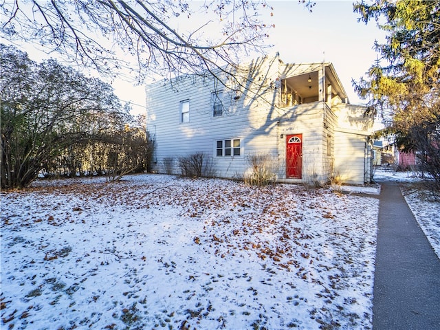 view of front of property