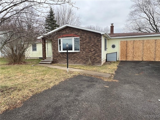 view of front of home featuring a garage and a front lawn