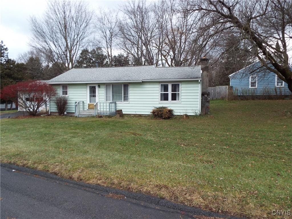 view of front of house with a front yard