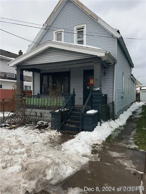 view of front of property featuring a porch