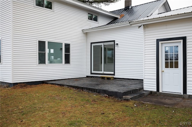 back of house featuring a lawn