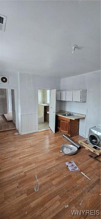 508 Howard St, Buffalo, NY 14206 - kitchen with light wood-type flooring and light countertops