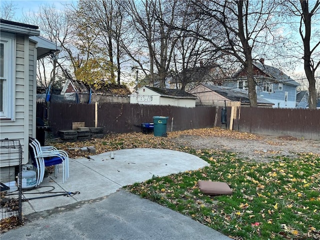 view of yard with a patio area