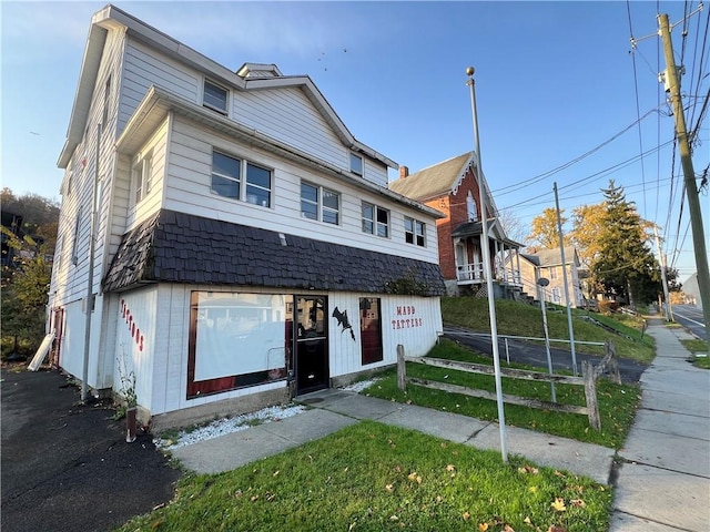 view of front of property