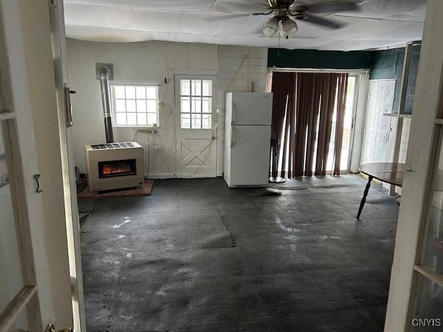 miscellaneous room featuring heating unit and ceiling fan