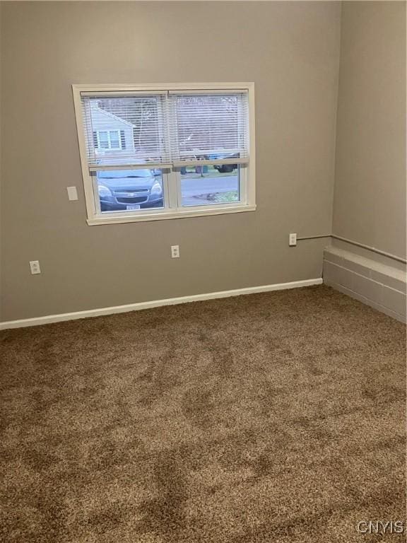 unfurnished room featuring carpet floors