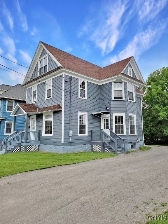 victorian home with a front lawn