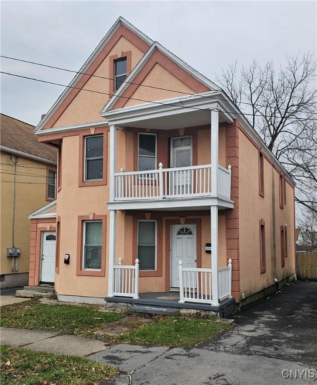 view of front of house featuring a balcony