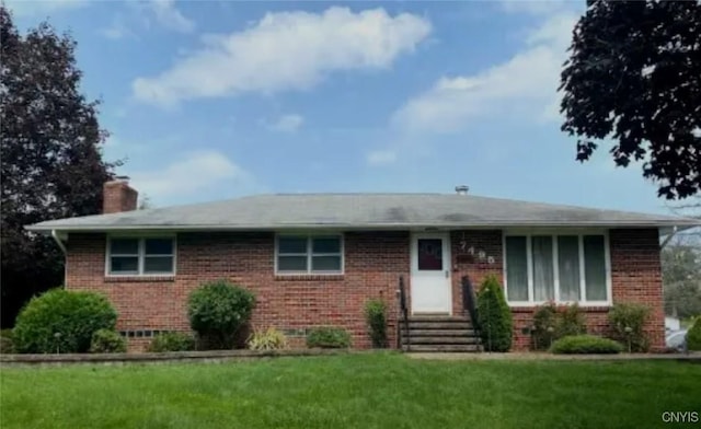 single story home featuring a front lawn