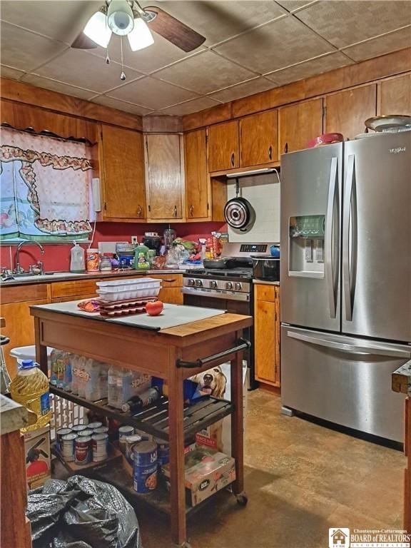 kitchen featuring stainless steel appliances, ceiling fan, and sink