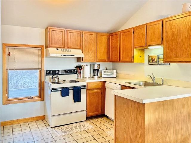 kitchen featuring kitchen peninsula, white appliances, sink, light tile patterned floors, and lofted ceiling