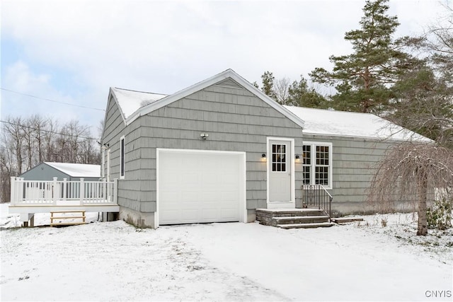 view of front facade featuring a garage