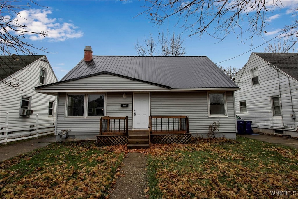 bungalow featuring cooling unit