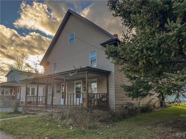 view of front of property featuring a porch