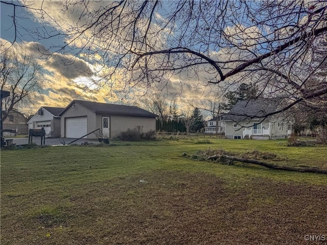 view of yard at dusk