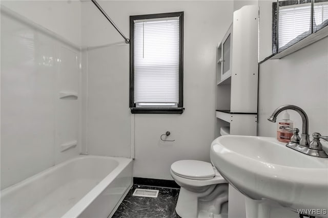 full bathroom featuring shower / bathtub combination, toilet, plenty of natural light, and sink