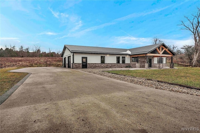 view of front of property with a front lawn