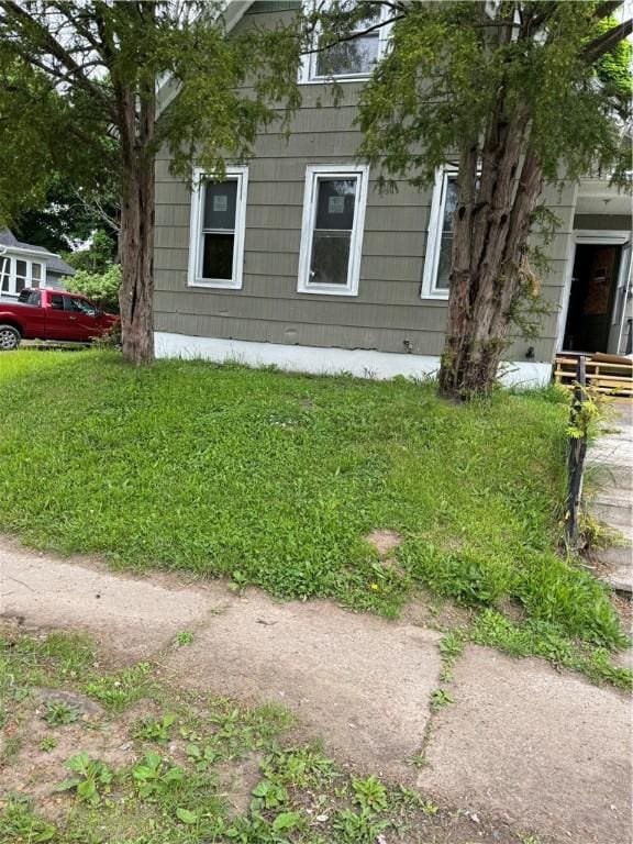 view of side of property with a lawn