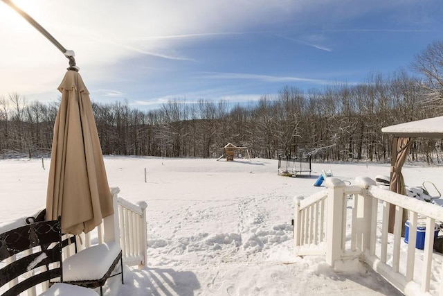 view of yard layered in snow