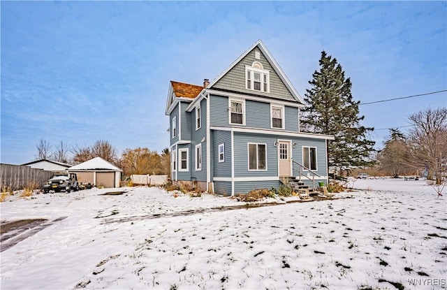 view of front of property with an outdoor structure