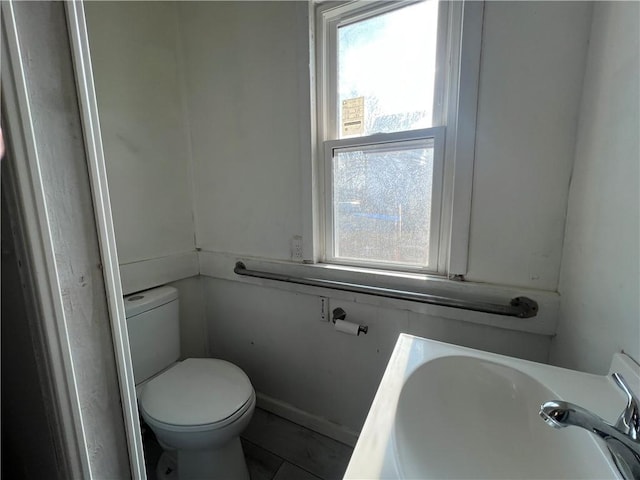 bathroom featuring toilet and sink