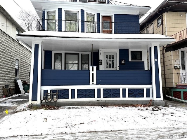 view of front of home featuring a balcony