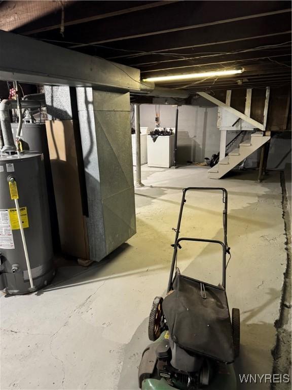 basement with washer / clothes dryer and water heater