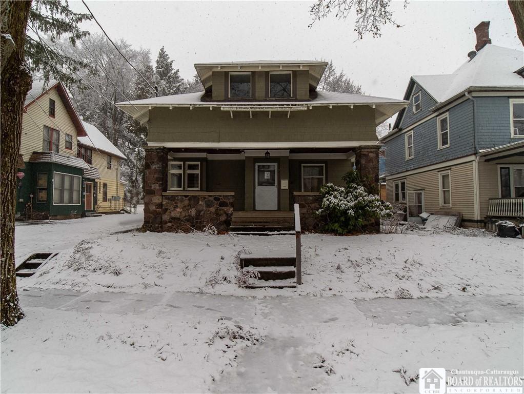 view of front of house featuring covered porch