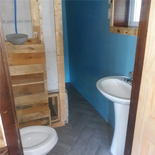 bathroom featuring toilet