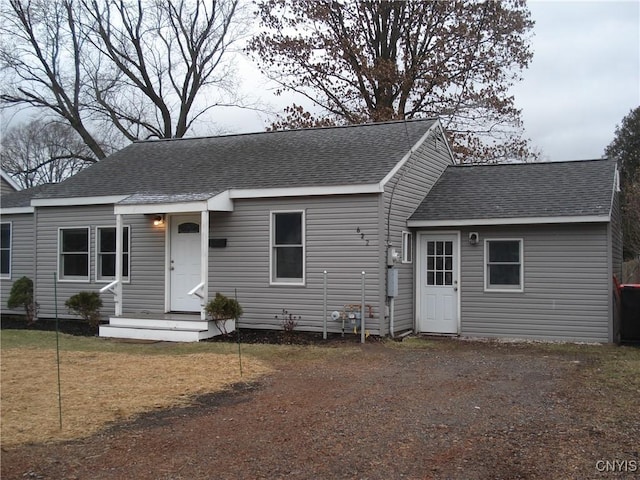 view of front of house featuring a front yard