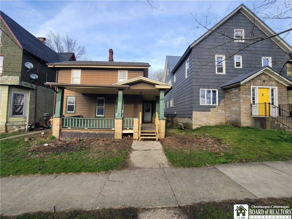 front of property with covered porch