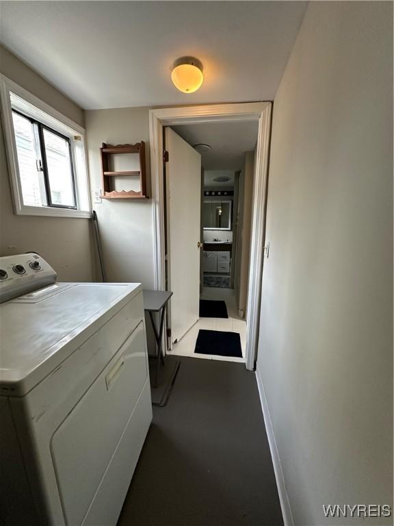 580 S Ogden St, Buffalo, NY 14206 - laundry area with washer / dryer and baseboards