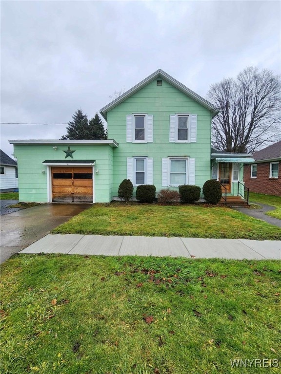 view of front property featuring a front yard