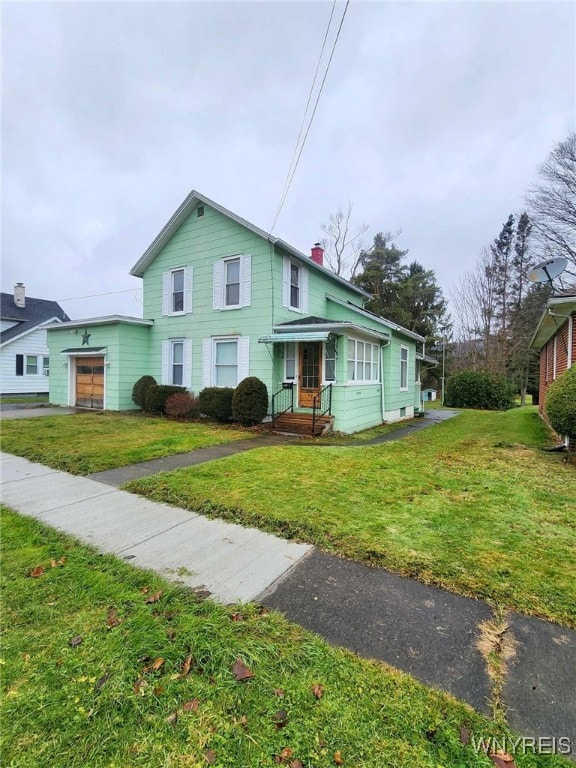 view of front of home with a front lawn