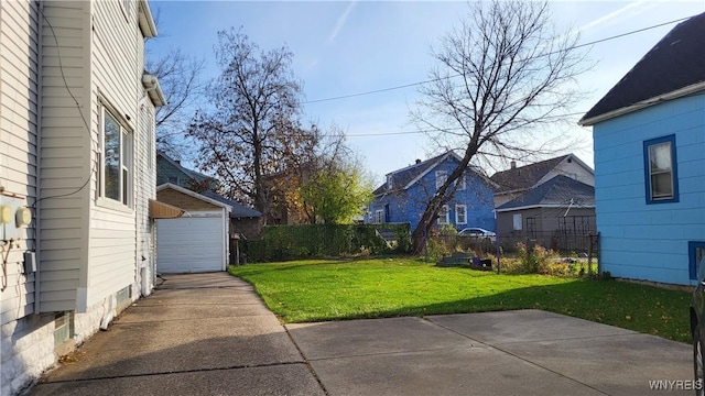 view of yard with a garage and an outdoor structure