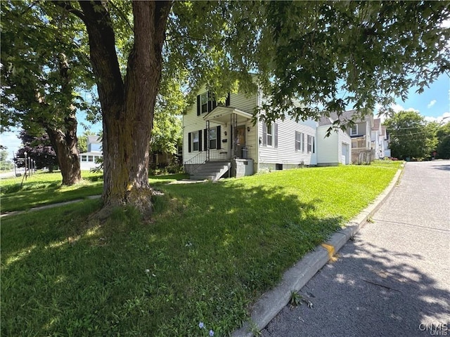 view of front of home featuring a front lawn