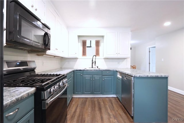 kitchen with white cabinets, sink, kitchen peninsula, and stainless steel appliances