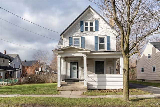 view of front of property featuring a front yard