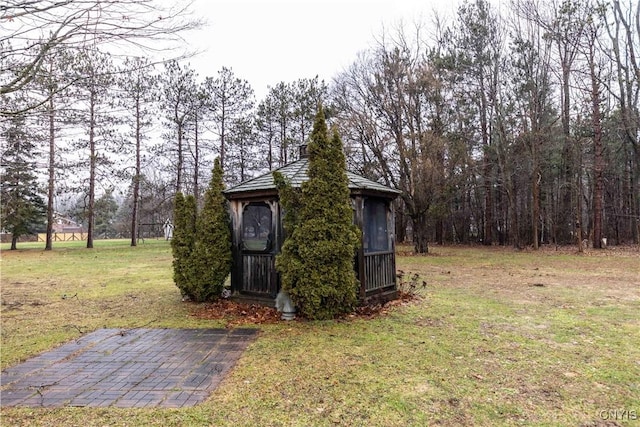 view of yard featuring a patio area