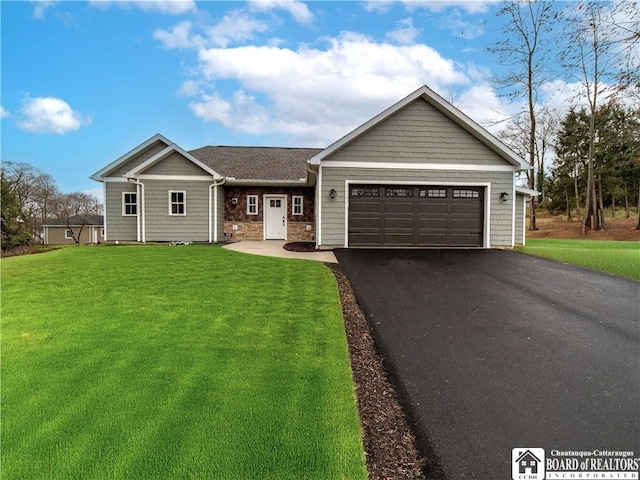 view of front facade featuring a front lawn and a garage