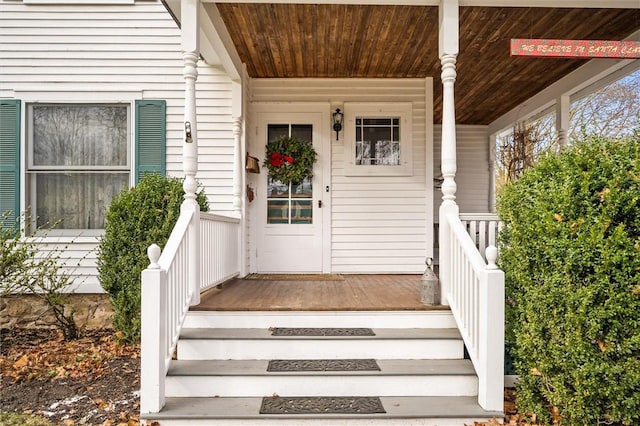 doorway to property with covered porch