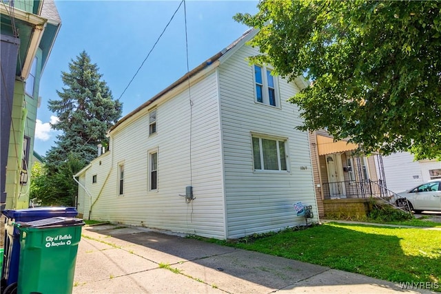 view of side of property with a lawn